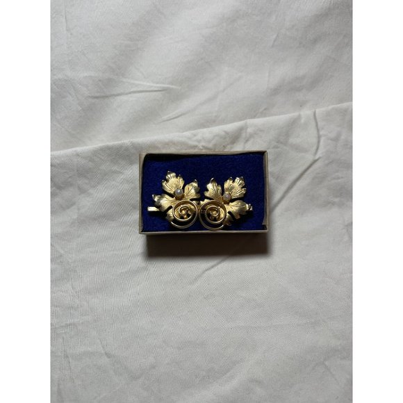 Vintage Brushed Gold Spiral Design Double Leaf Faux Pearl Brooch - Picture 7 of 11